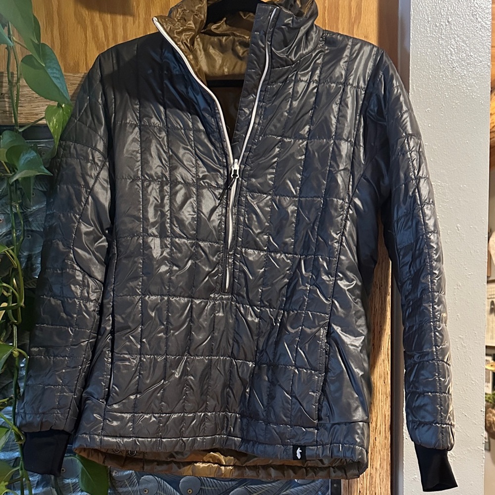 Cotopaxi reversible gray and gold insulated jacket